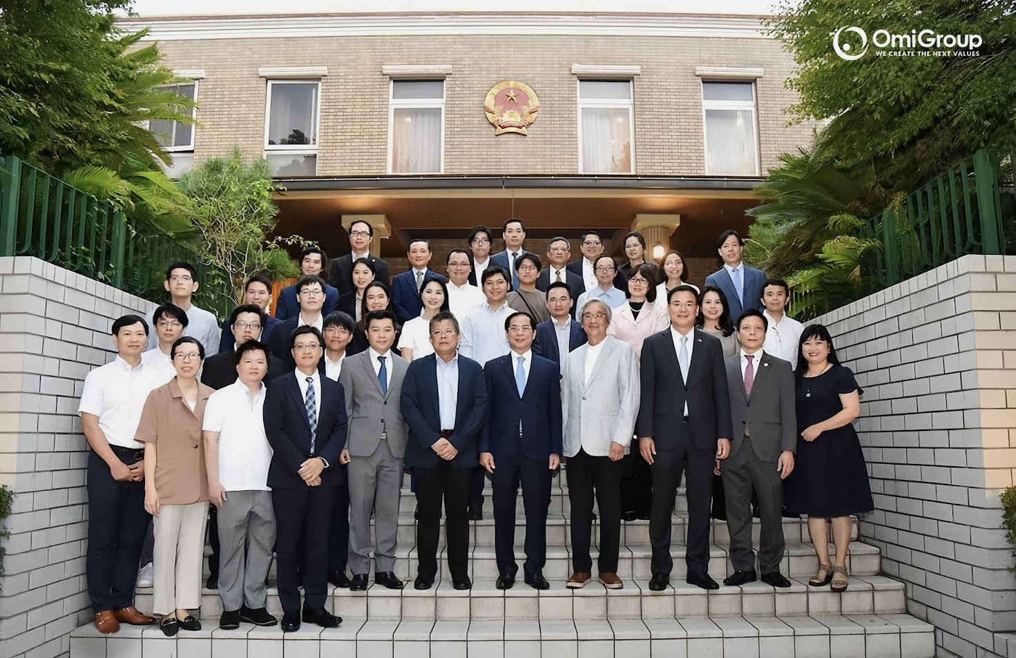 Minister Bui Thanh Son and attendees 