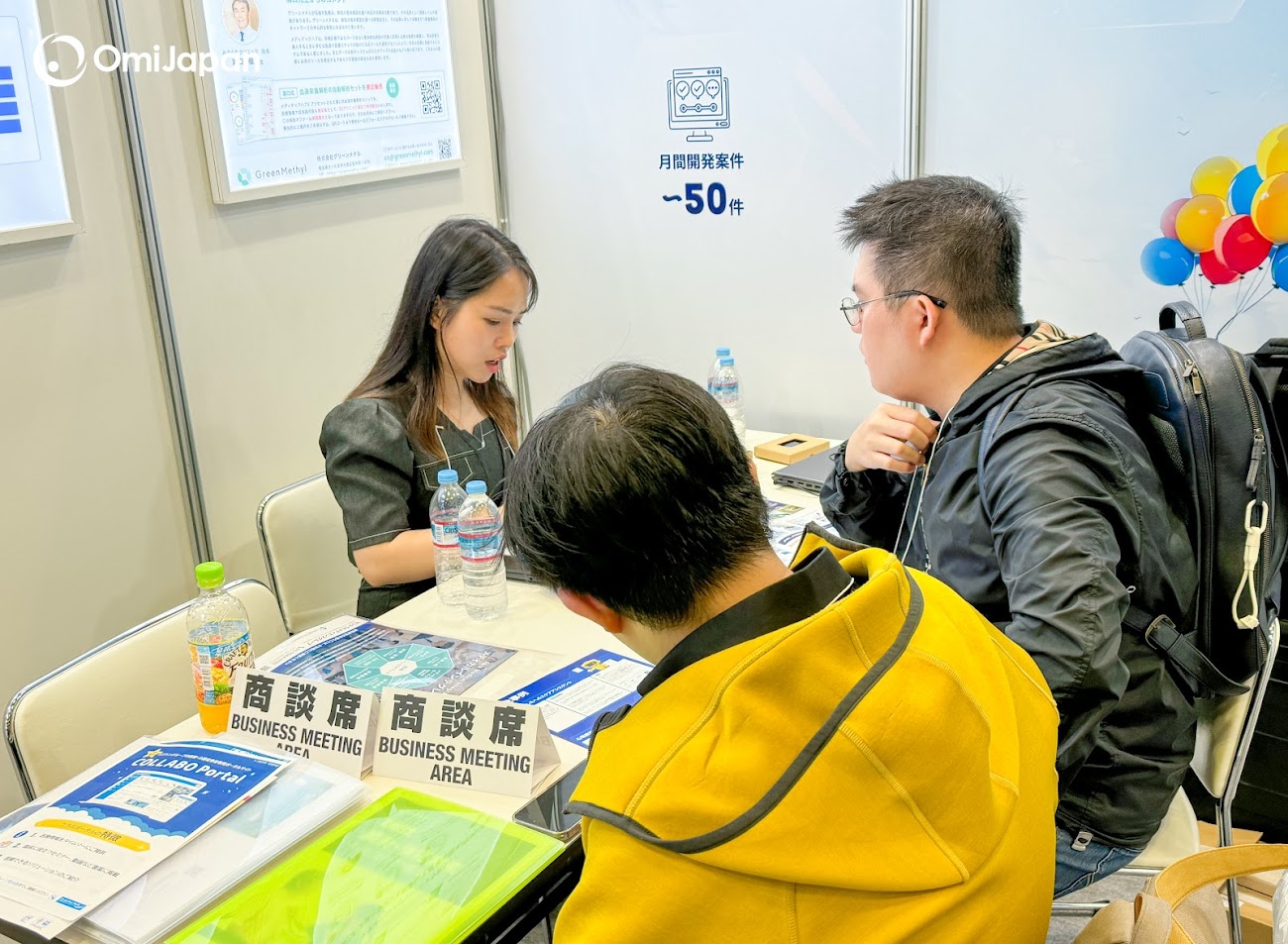 visitors at OmiJapan booth